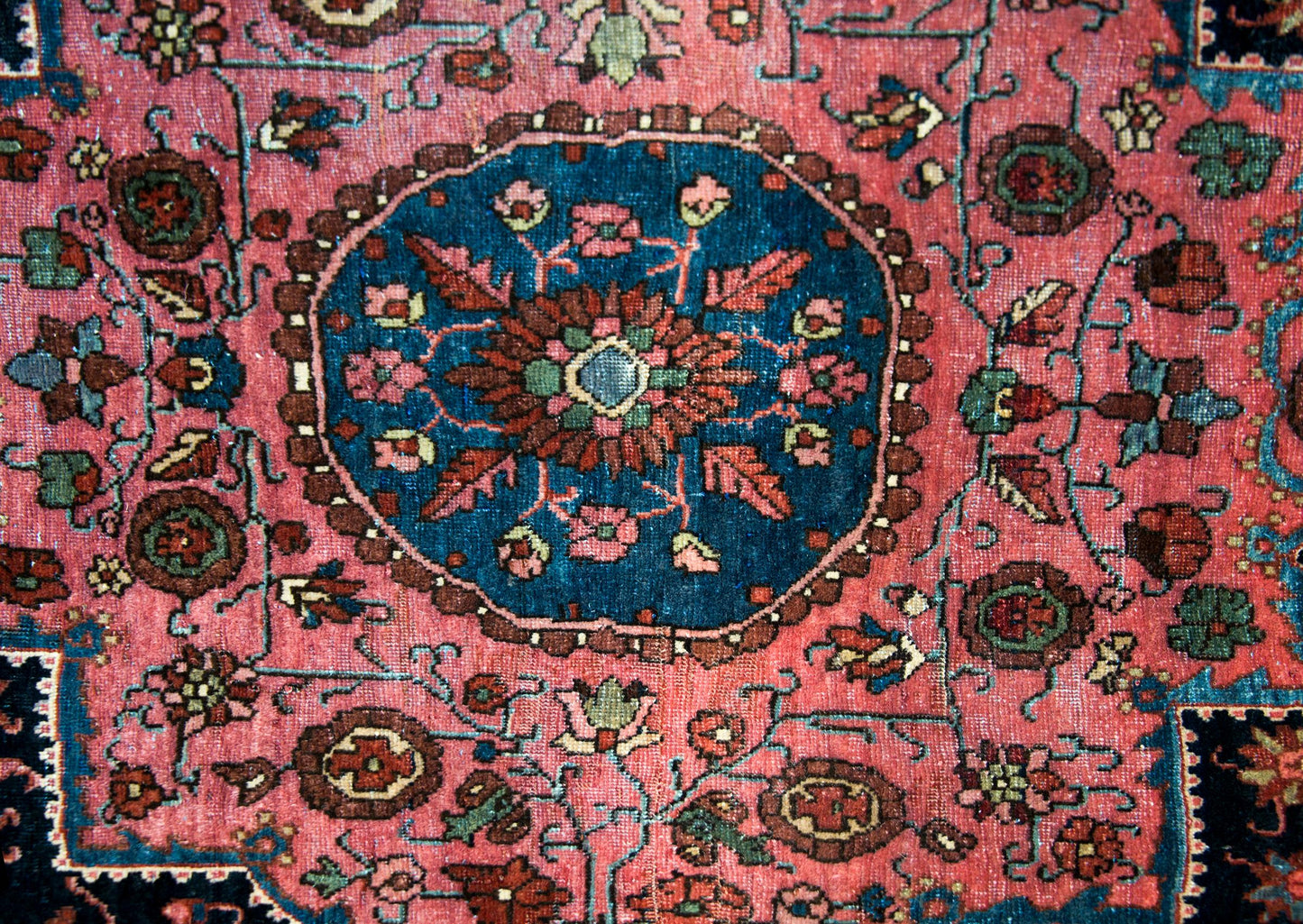 Early 20th Century Sarouk Farahan Rug For Sale