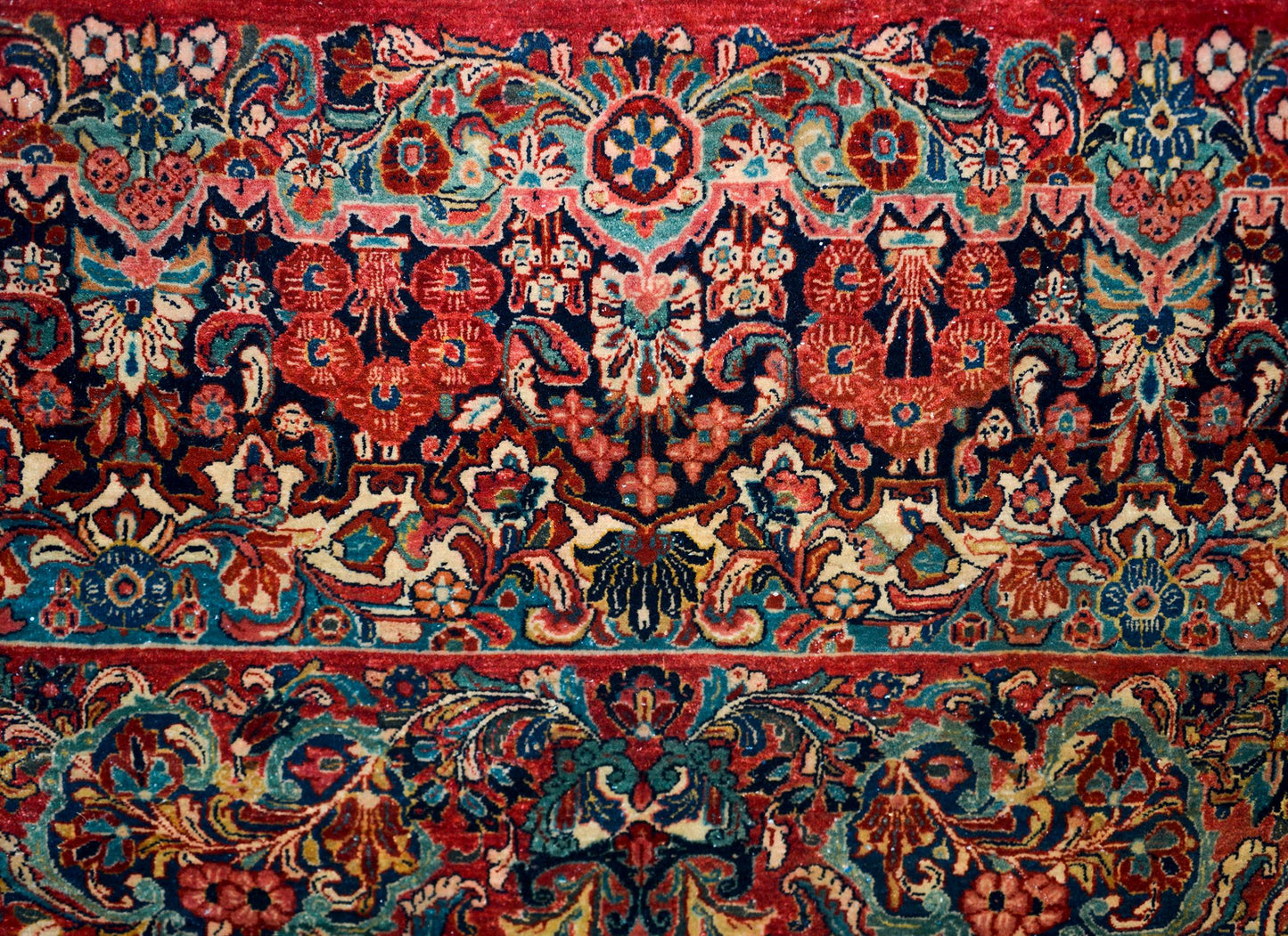 Early 20th Century Persian Sarouk Rug For Sale