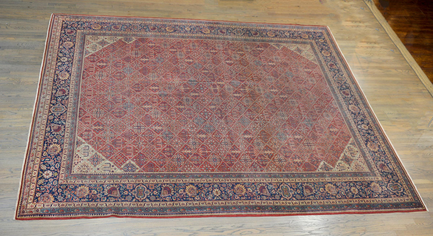 Early 20th Century Turkish Sivas Rug For Sale