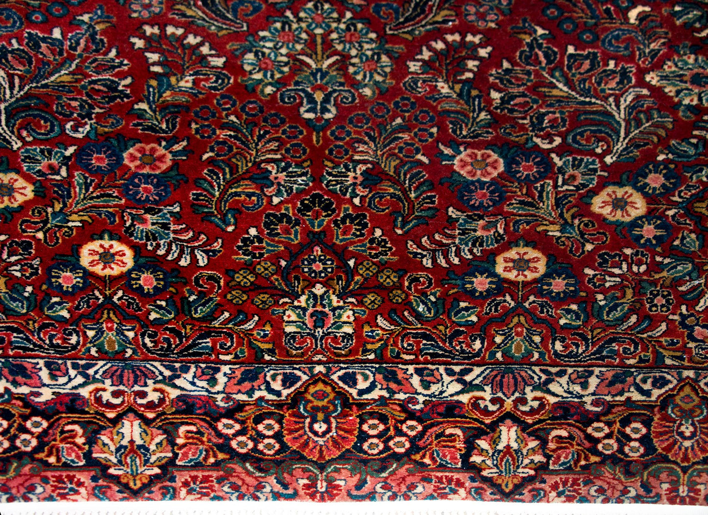 Early 20th Century Persian Sarouk Rug For Sale