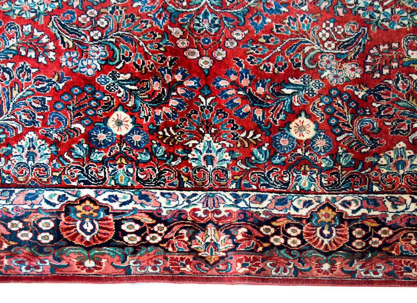 Early 20th Century Persian Sarouk Rug For Sale