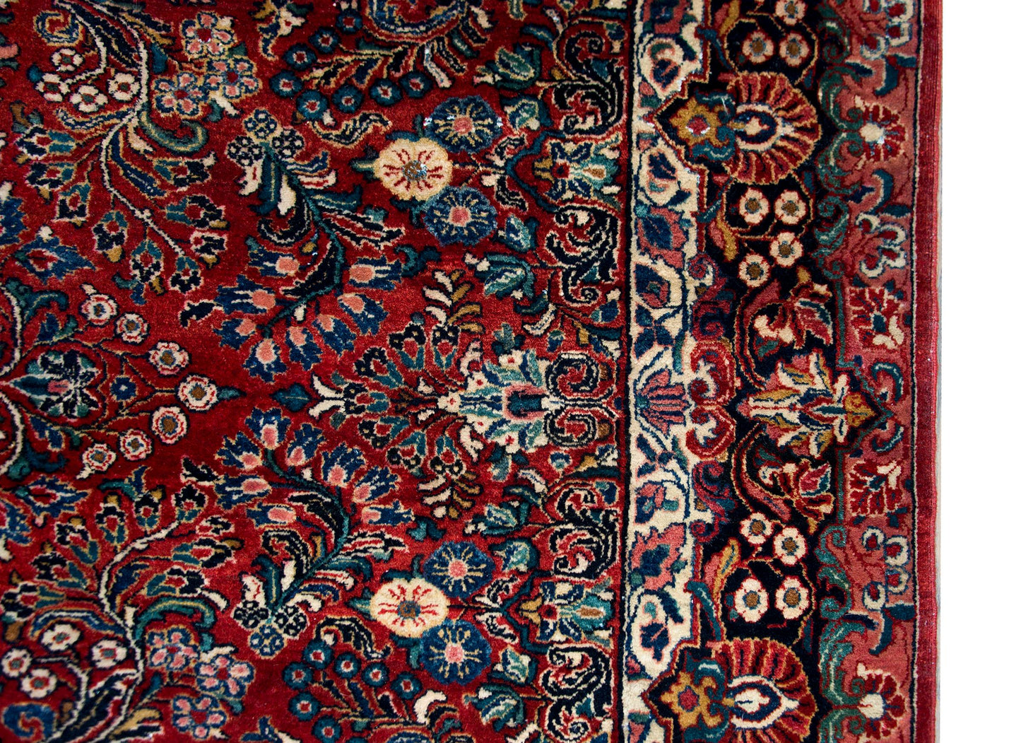 Early 20th Century Persian Sarouk Rug For Sale