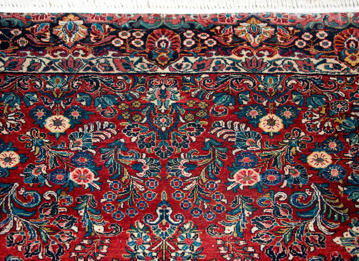 Early 20th Century Persian Sarouk Rug For Sale