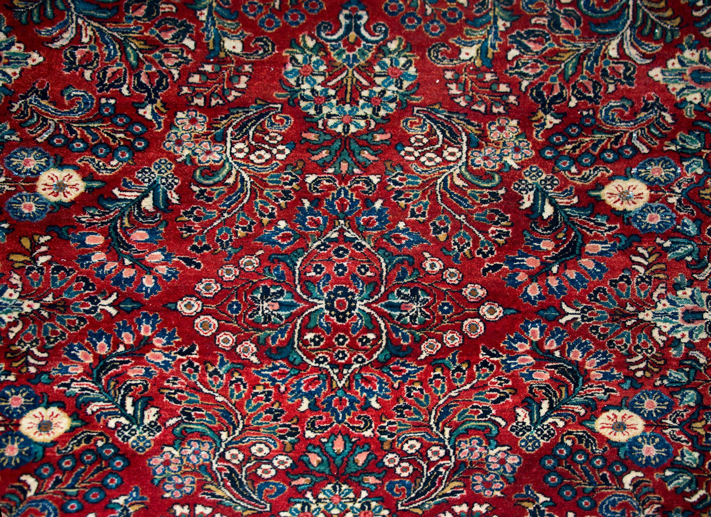 Early 20th Century Persian Sarouk Rug For Sale