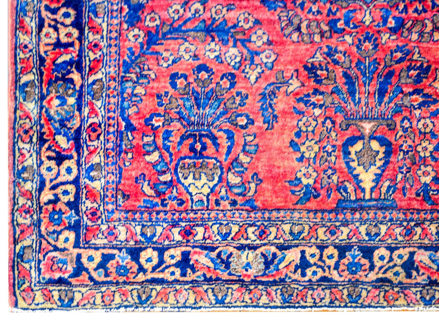Beautiful Early 20th Century Sarouk Rug For Sale