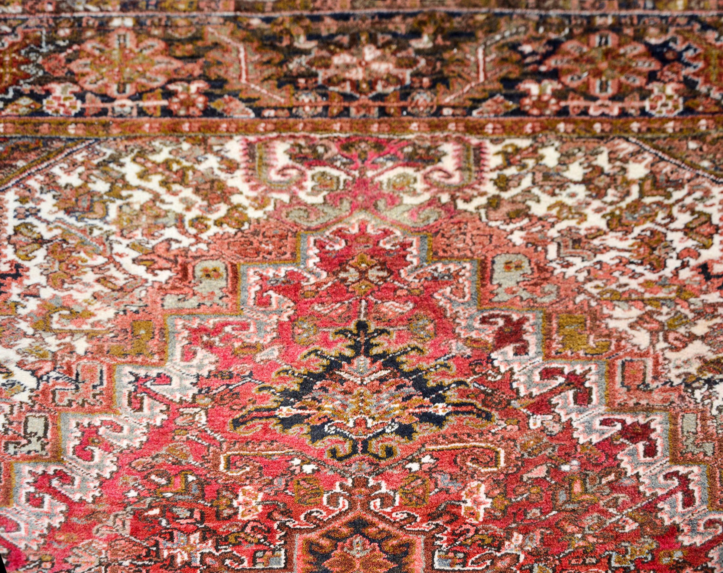 Late 20th Century Persian Heriz Rug For Sale