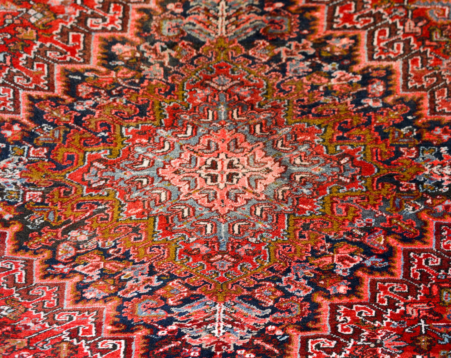 Late 20th Century Persian Heriz Rug For Sale