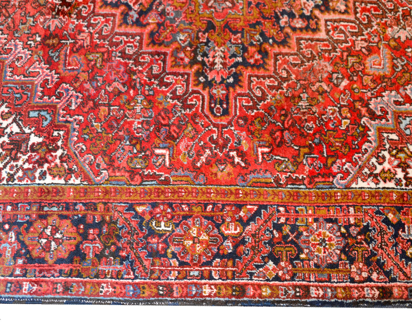 Late 20th Century Persian Heriz Rug For Sale
