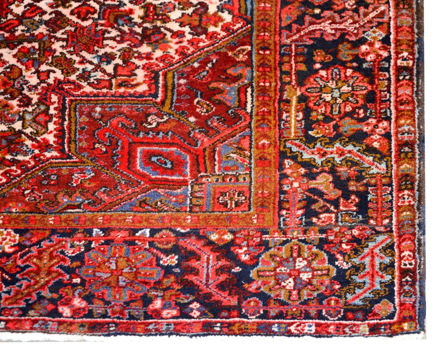 Late 20th Century Persian Heriz Rug For Sale