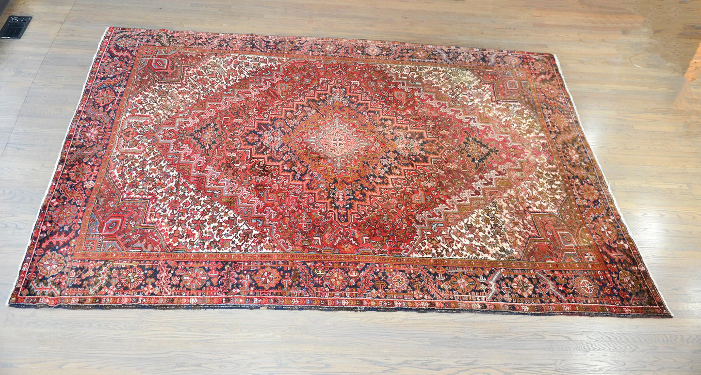 Late 20th Century Persian Heriz Rug For Sale