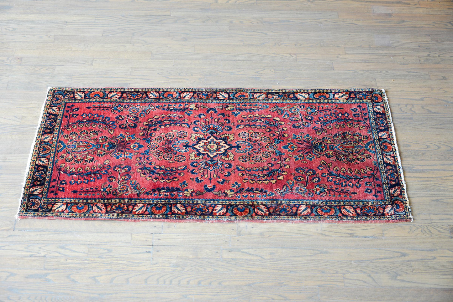 Early 20th Century Sarouk Rug For Sale