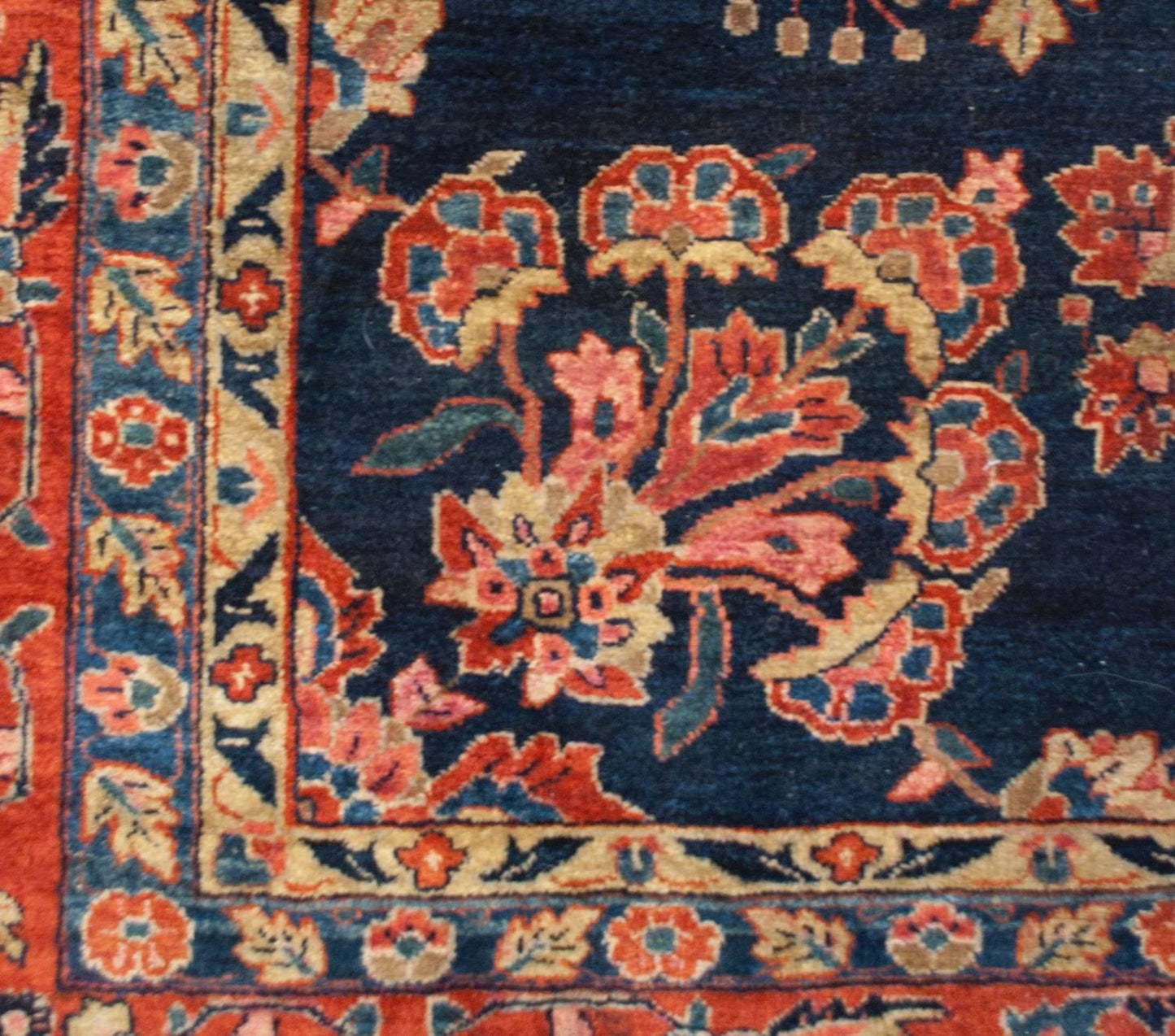 Early 20th Century Sarouk Rug For Sale