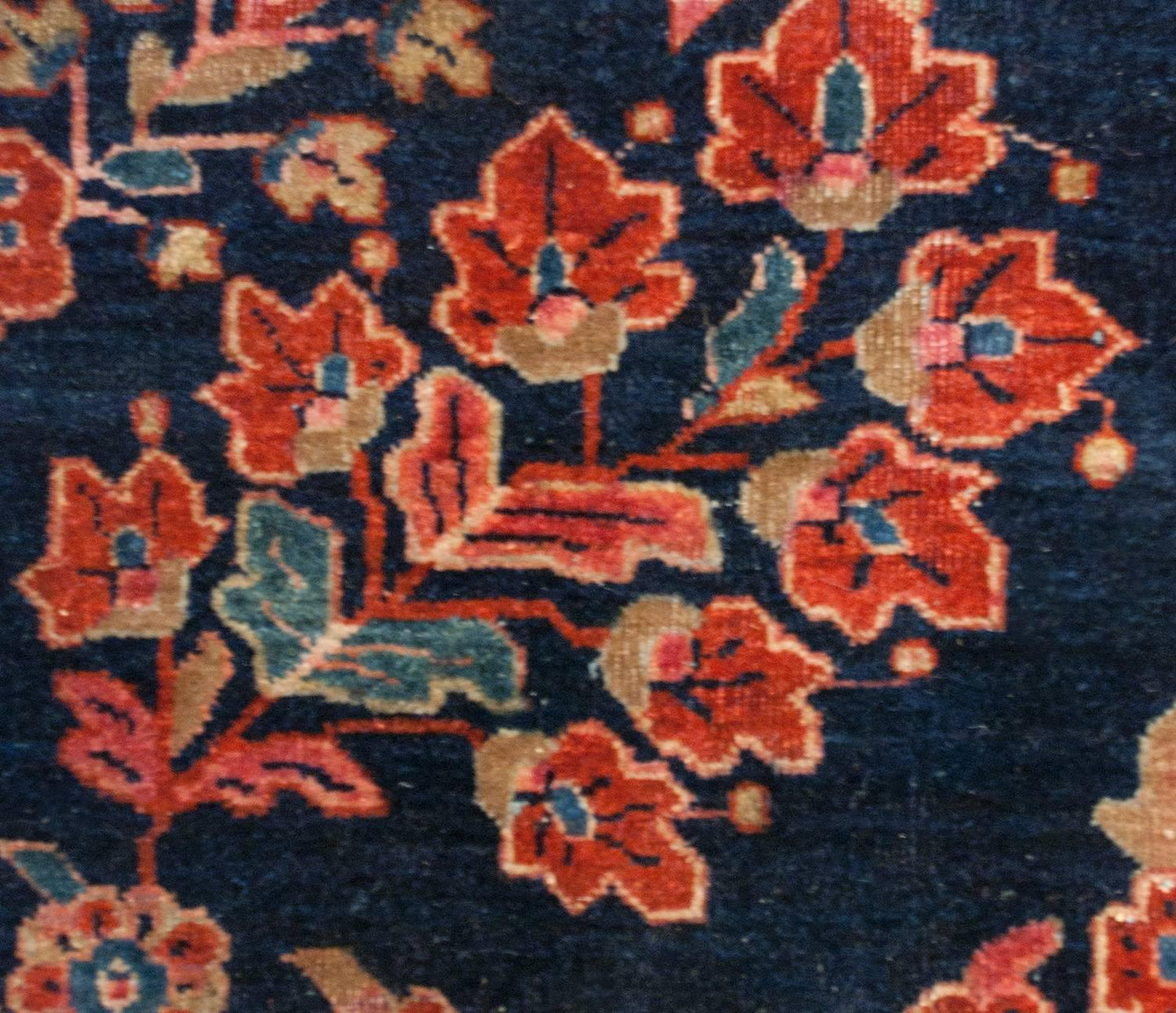 Early 20th Century Sarouk Rug For Sale