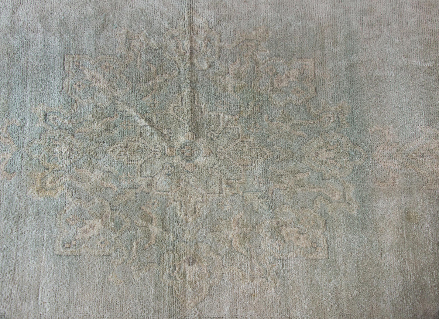 Mid-20th Century Turkish Oushak Rug For Sale