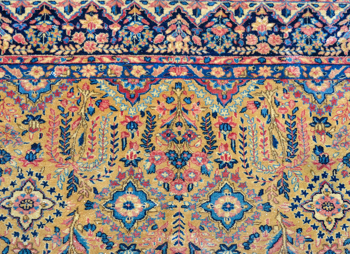 Early 20th Century Sarouk Rug For Sale