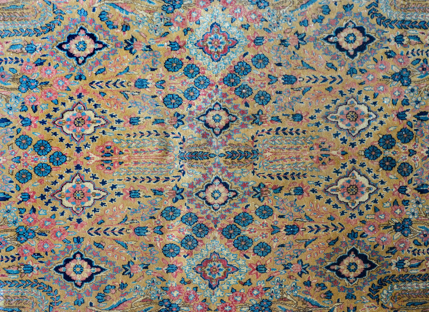 Early 20th Century Sarouk Rug For Sale