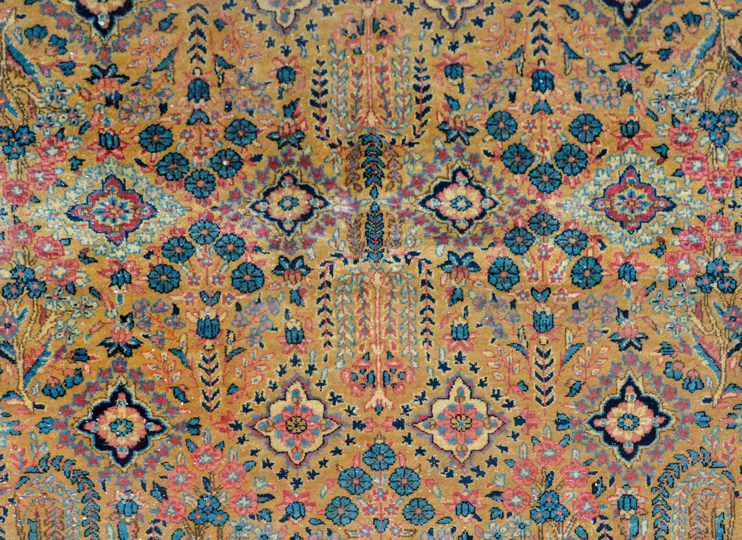 Early 20th Century Sarouk Rug For Sale