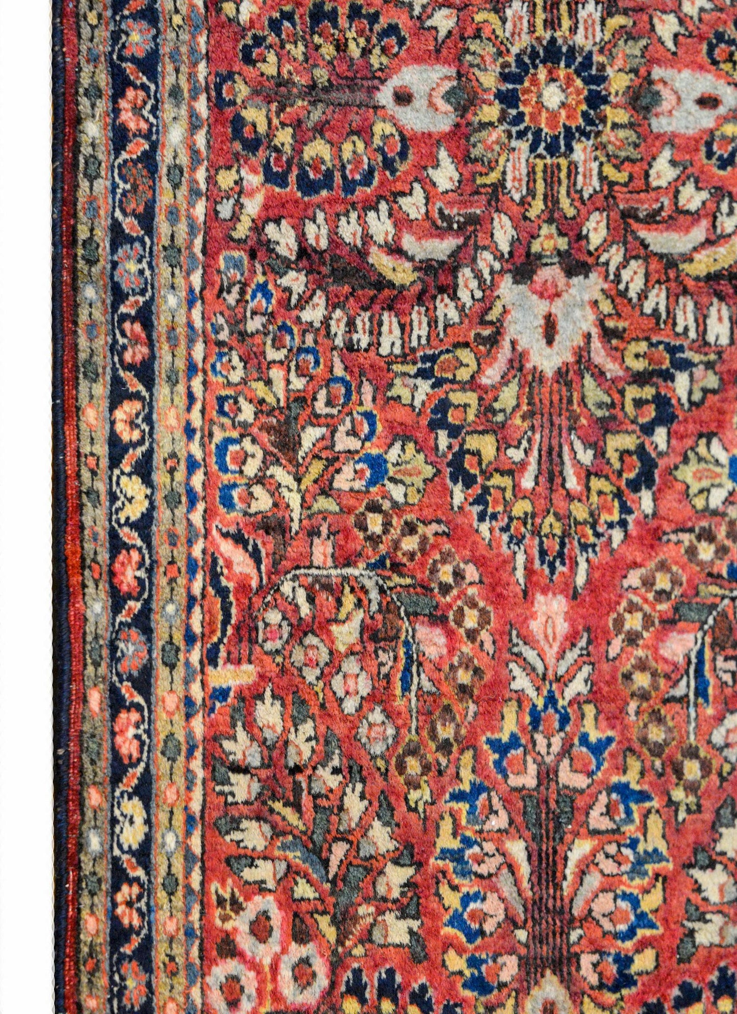 Early 20th Century Sarouk Rug For Sale