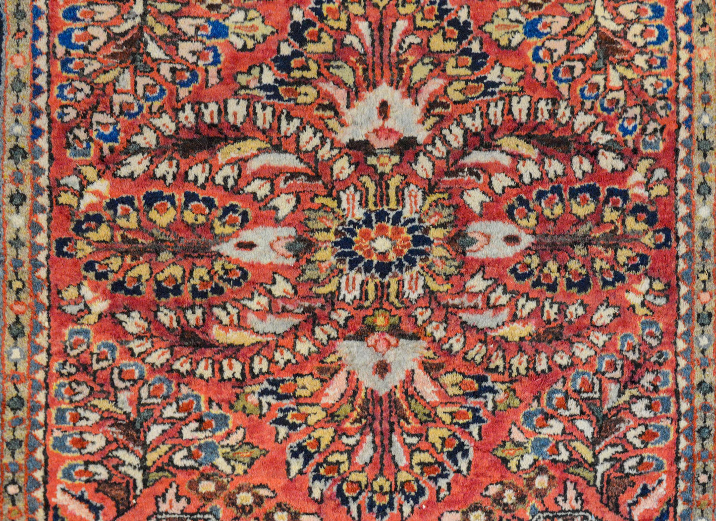 Early 20th Century Sarouk Rug For Sale
