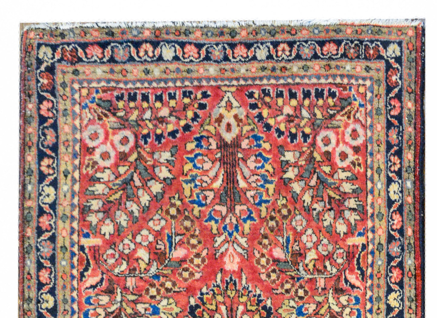 Early 20th Century Sarouk Rug For Sale