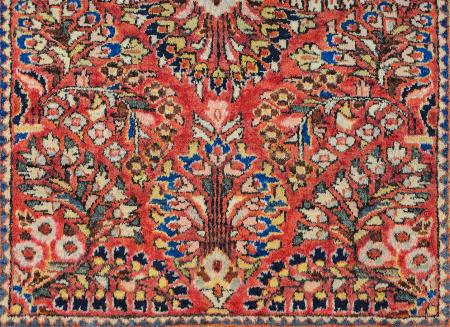 Early 20th Century Sarouk Rug For Sale