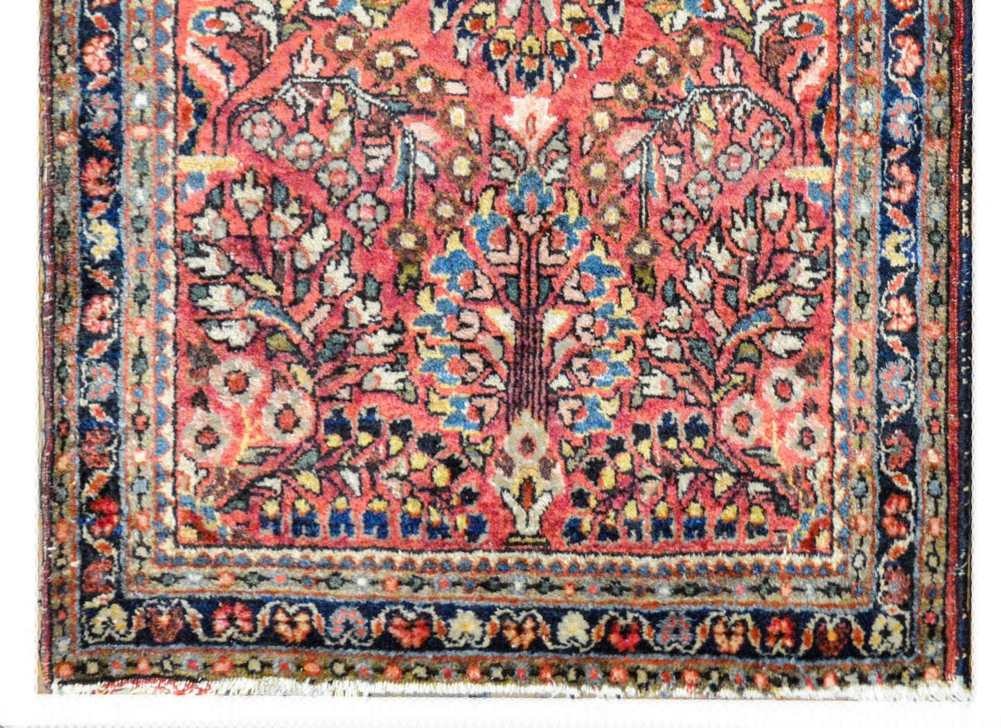 Early 20th Century Sarouk Rug For Sale