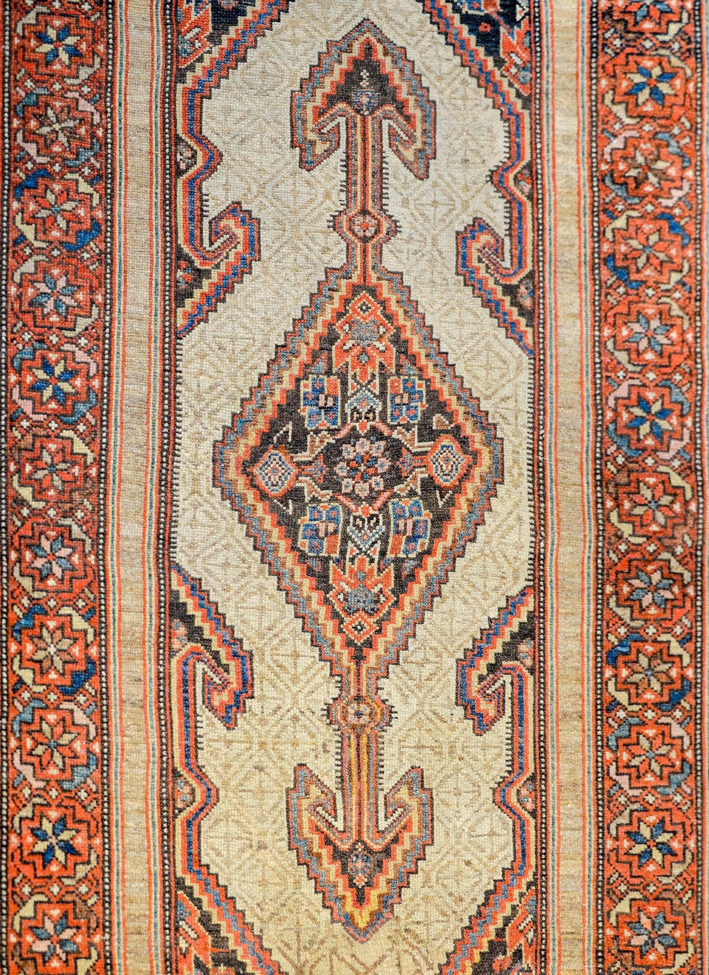 Gorgeous Late 19th Century Serab Rug For Sale