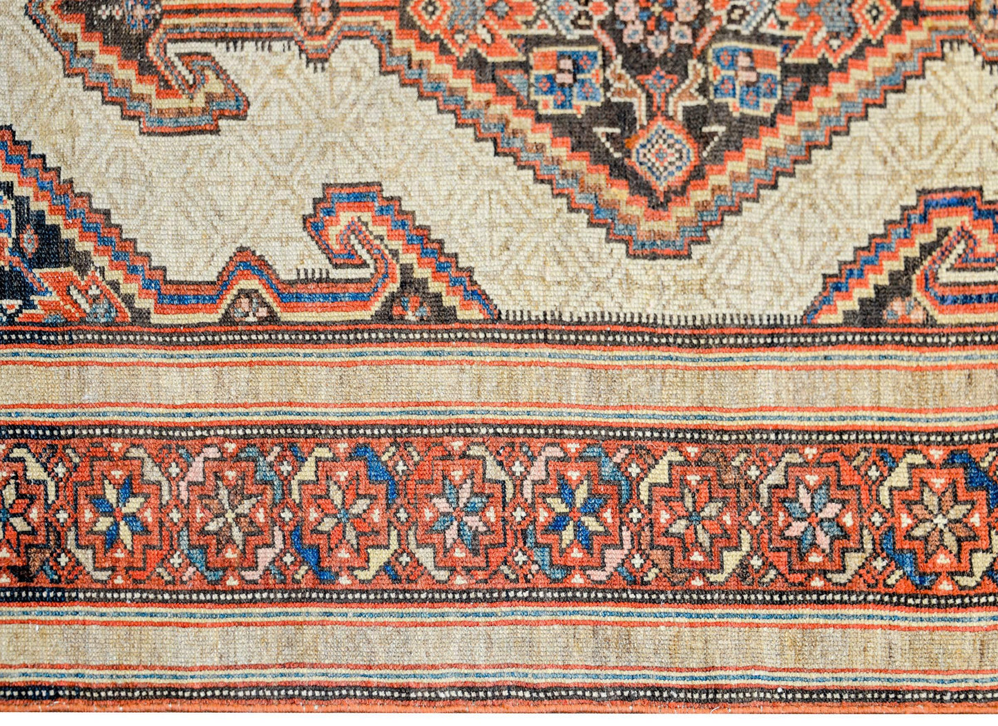 Gorgeous Late 19th Century Serab Rug For Sale