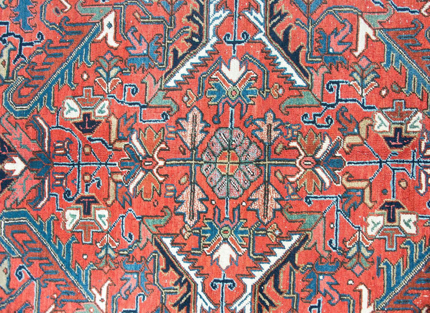 Early 20th Century Persian Heriz Rug For Sale