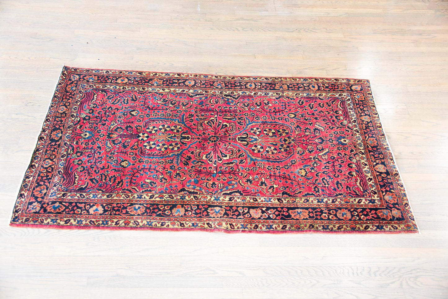 Early 20th Century Persian Sarouk Rug For Sale