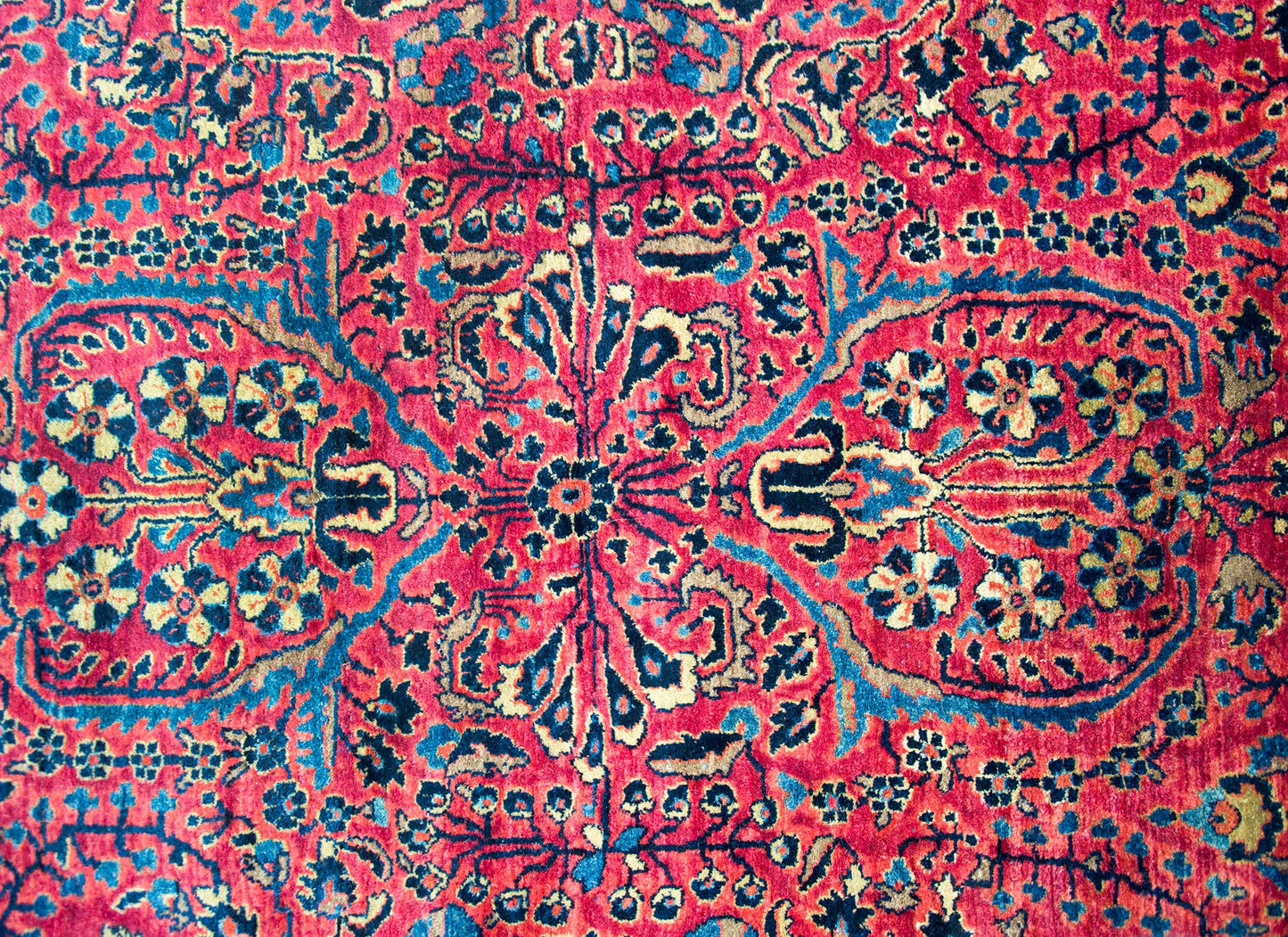 Early 20th Century Persian Sarouk Rug For Sale