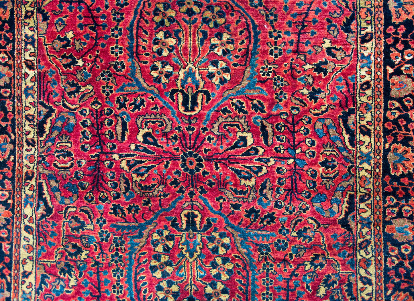 Early 20th Century Persian Sarouk Rug For Sale
