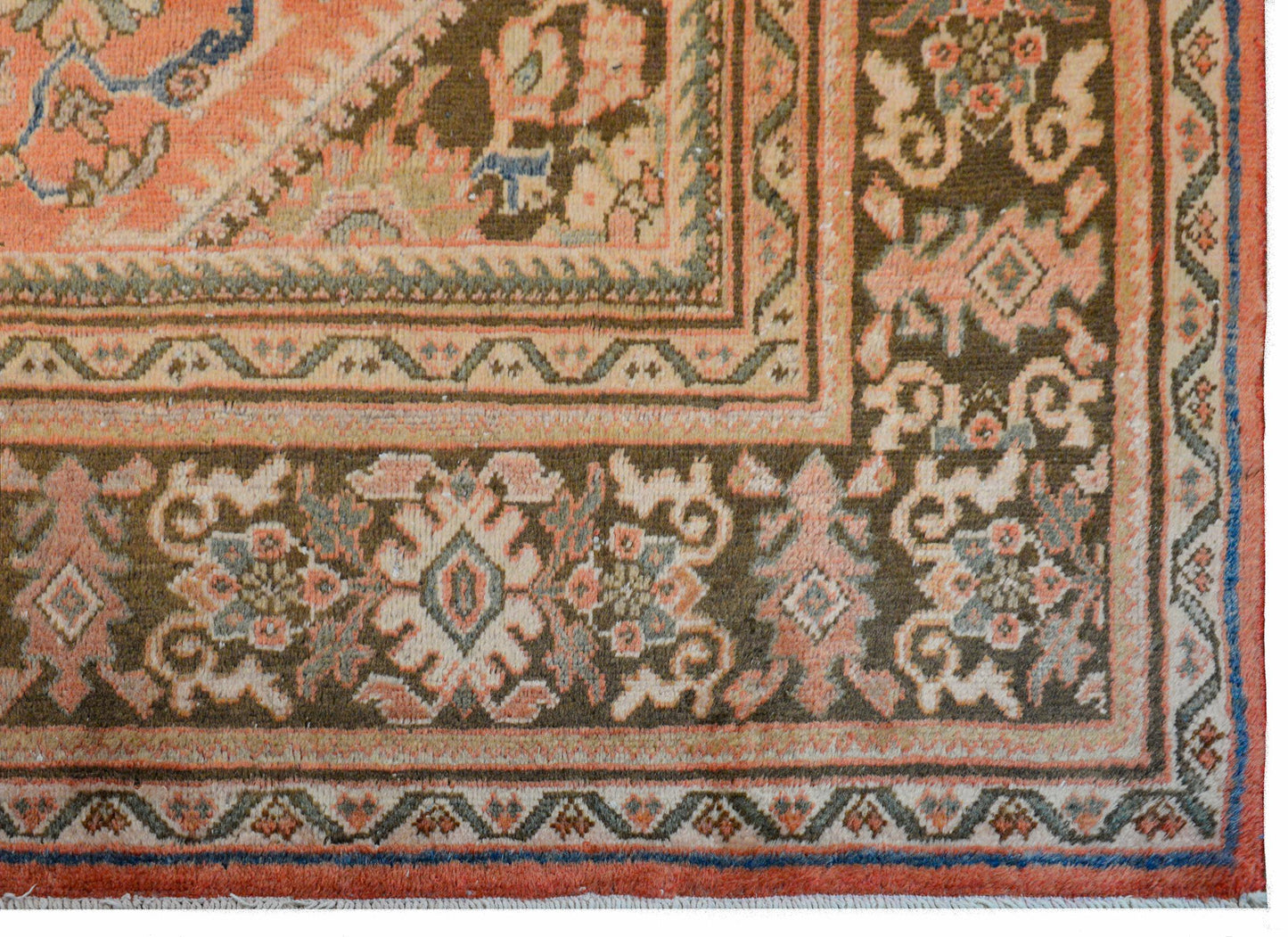 20th Century Mushkabad Rug For Sale