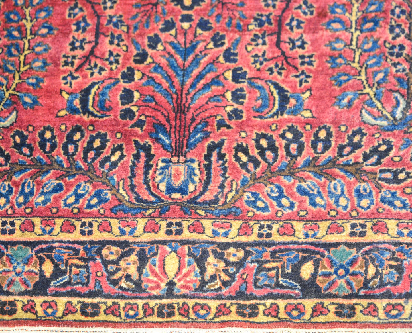 Early 20th Century Sarouk Rug For Sale