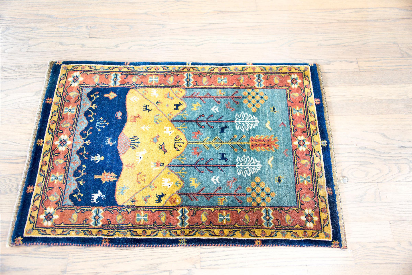 Mid-20th Century Persian Bidjar Pictorial Rug For Sale