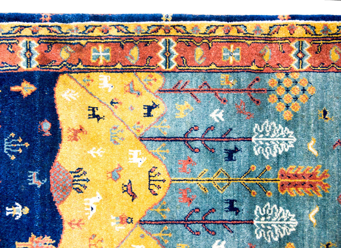 Mid-20th Century Persian Bidjar Pictorial Rug For Sale