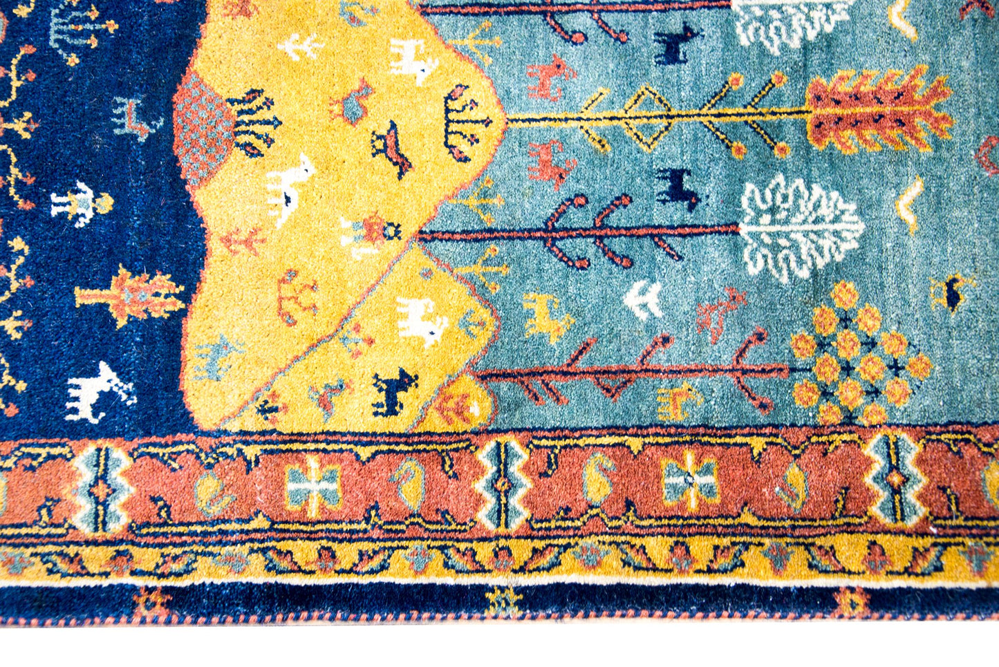Mid-20th Century Persian Bidjar Pictorial Rug For Sale