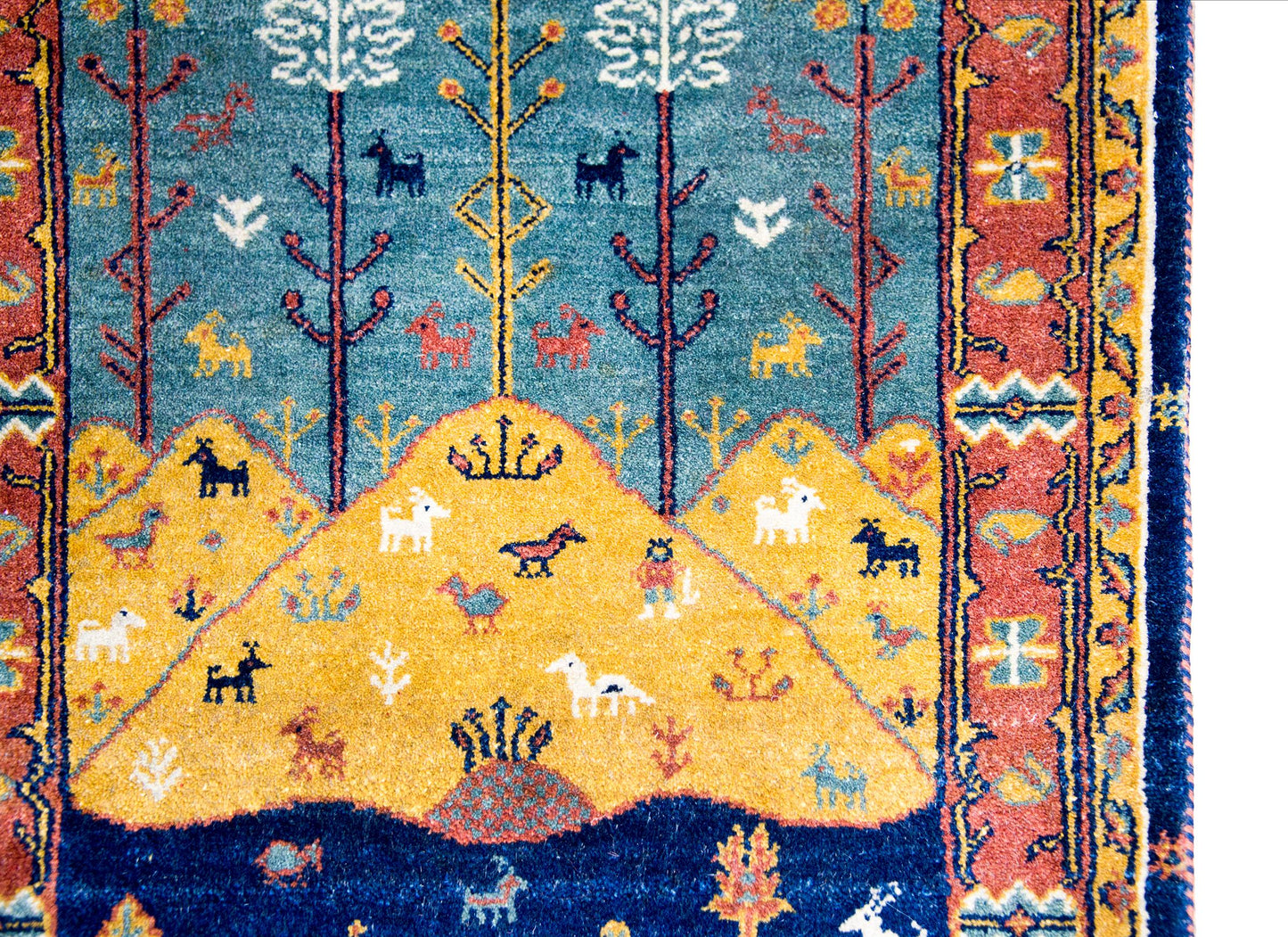 Mid-20th Century Persian Bidjar Pictorial Rug For Sale