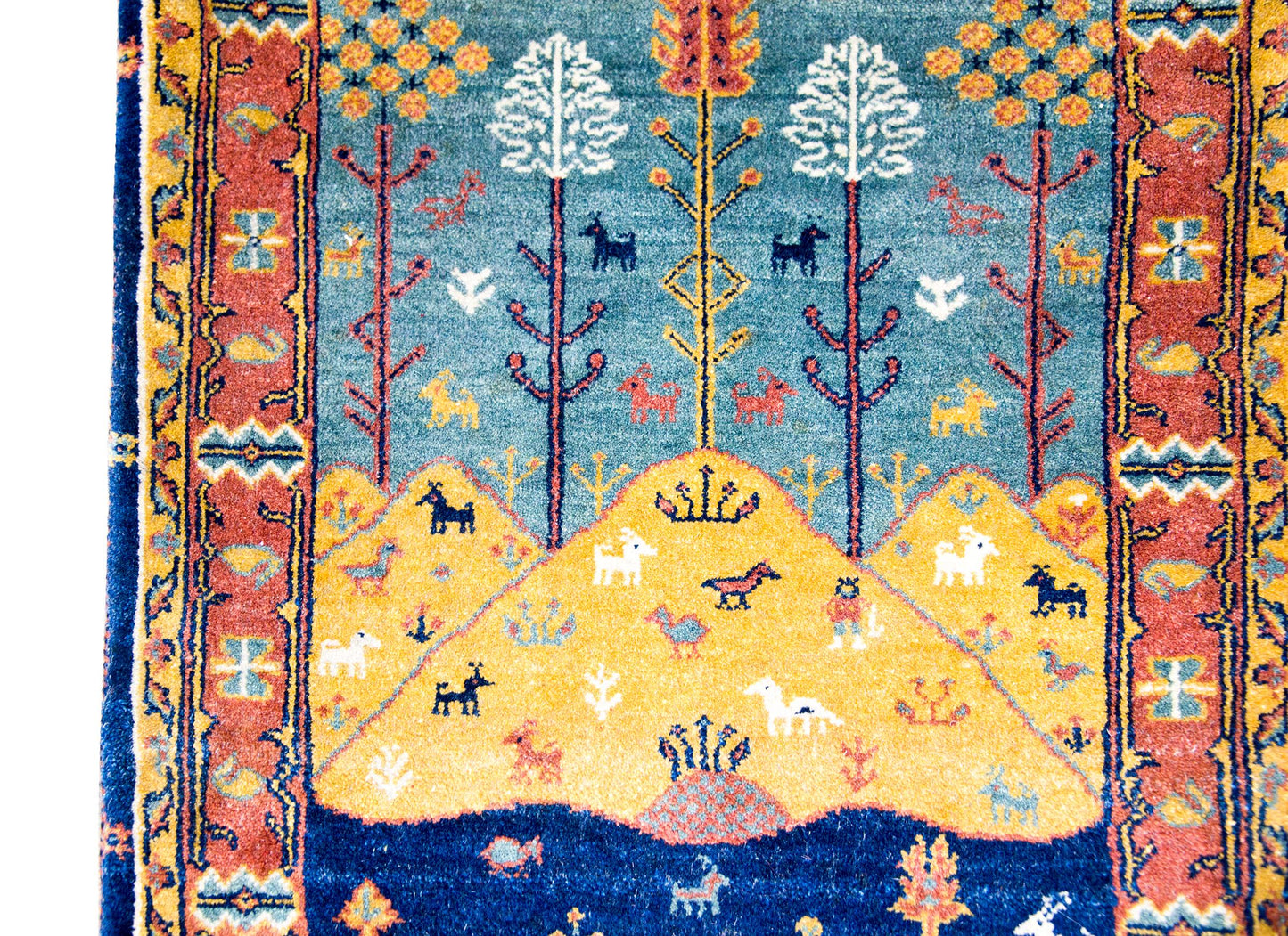 Mid-20th Century Persian Bidjar Pictorial Rug For Sale