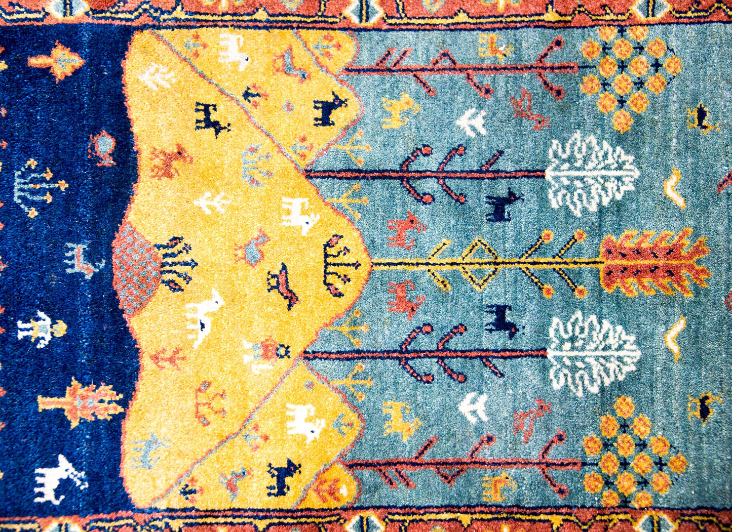 Mid-20th Century Persian Bidjar Pictorial Rug For Sale