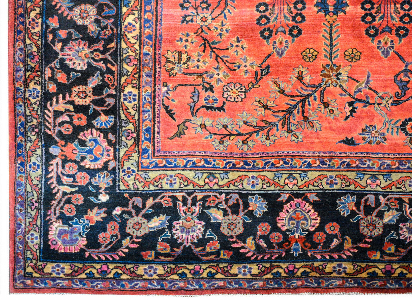 Wonderful Early 20th Century Sarouk Mahajeran For Sale