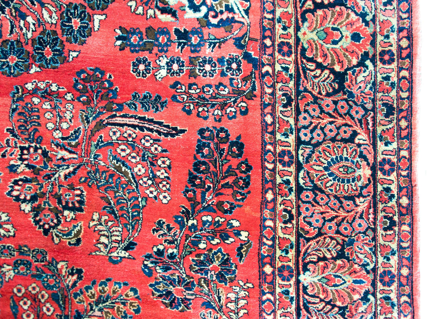 Early 20th Century Persian Sarouk Rug For Sale