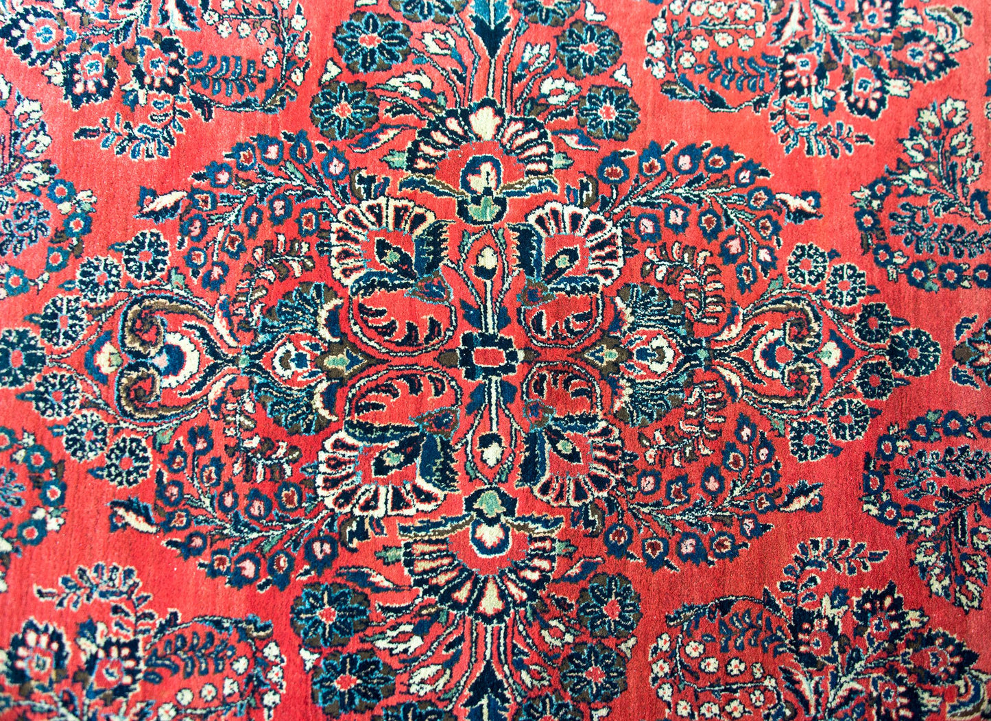 Early 20th Century Persian Sarouk Rug For Sale