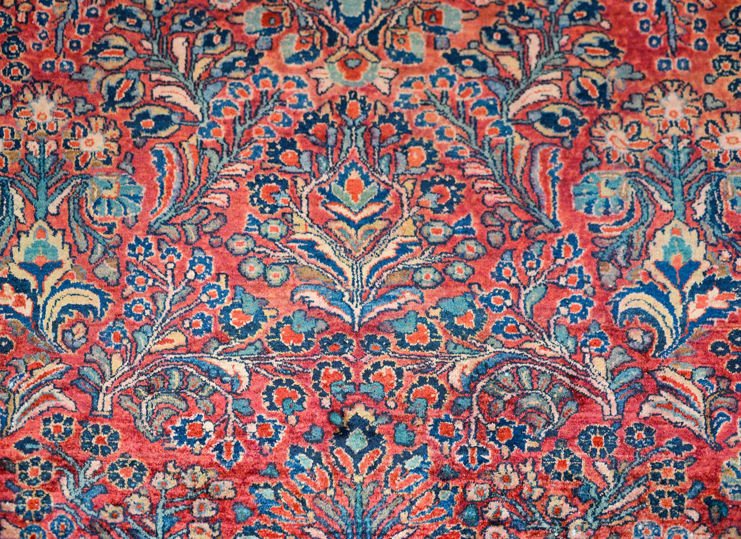 Outstanding Early 20th Century Sarouk Rug For Sale
