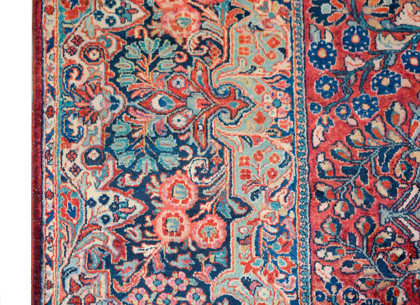 Outstanding Early 20th Century Sarouk Rug For Sale