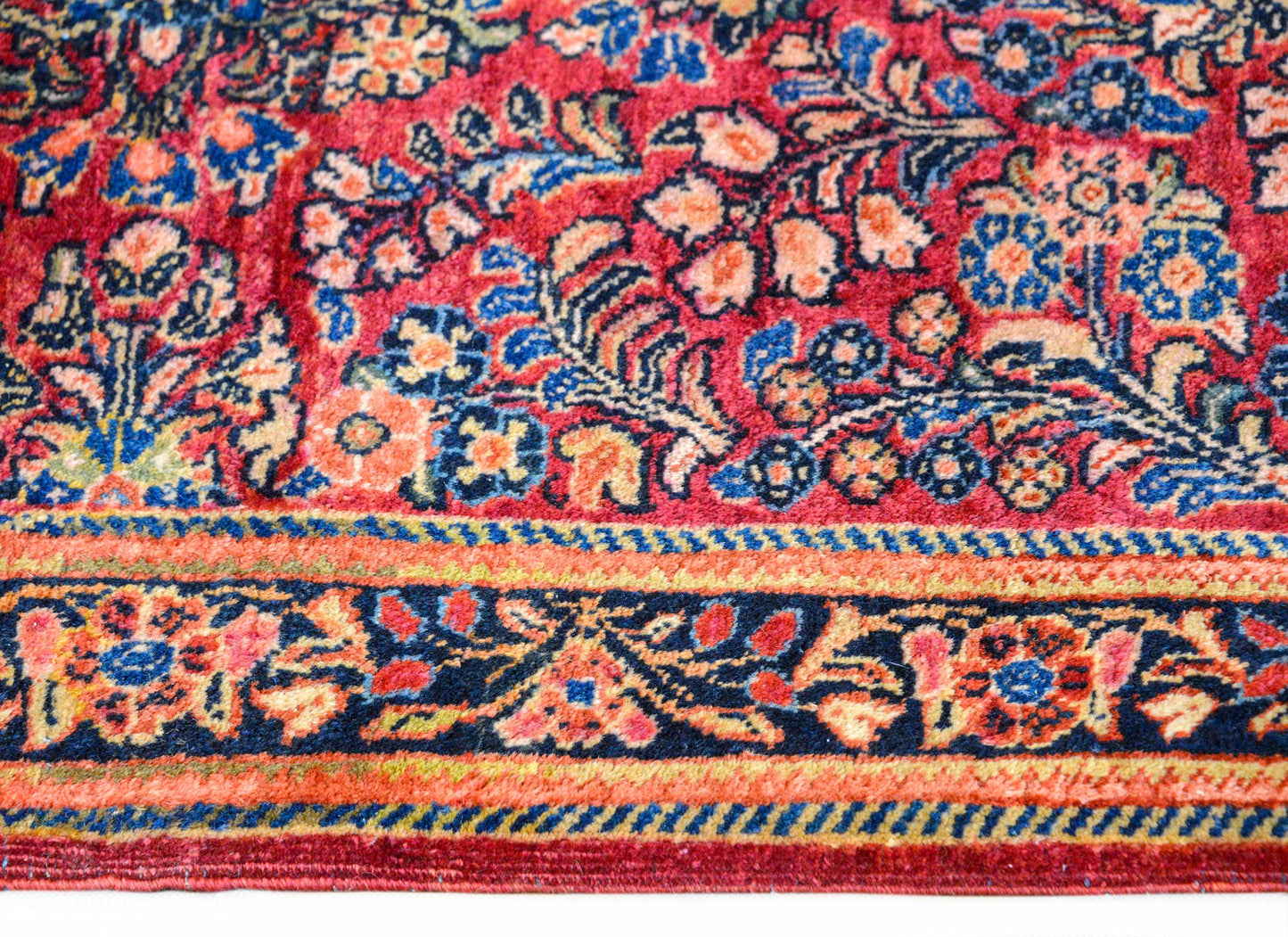 Early 20th Century Sarouk Rug For Sale