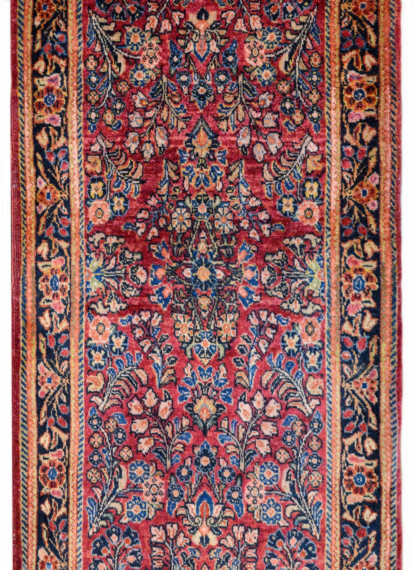 Early 20th Century Sarouk Rug For Sale