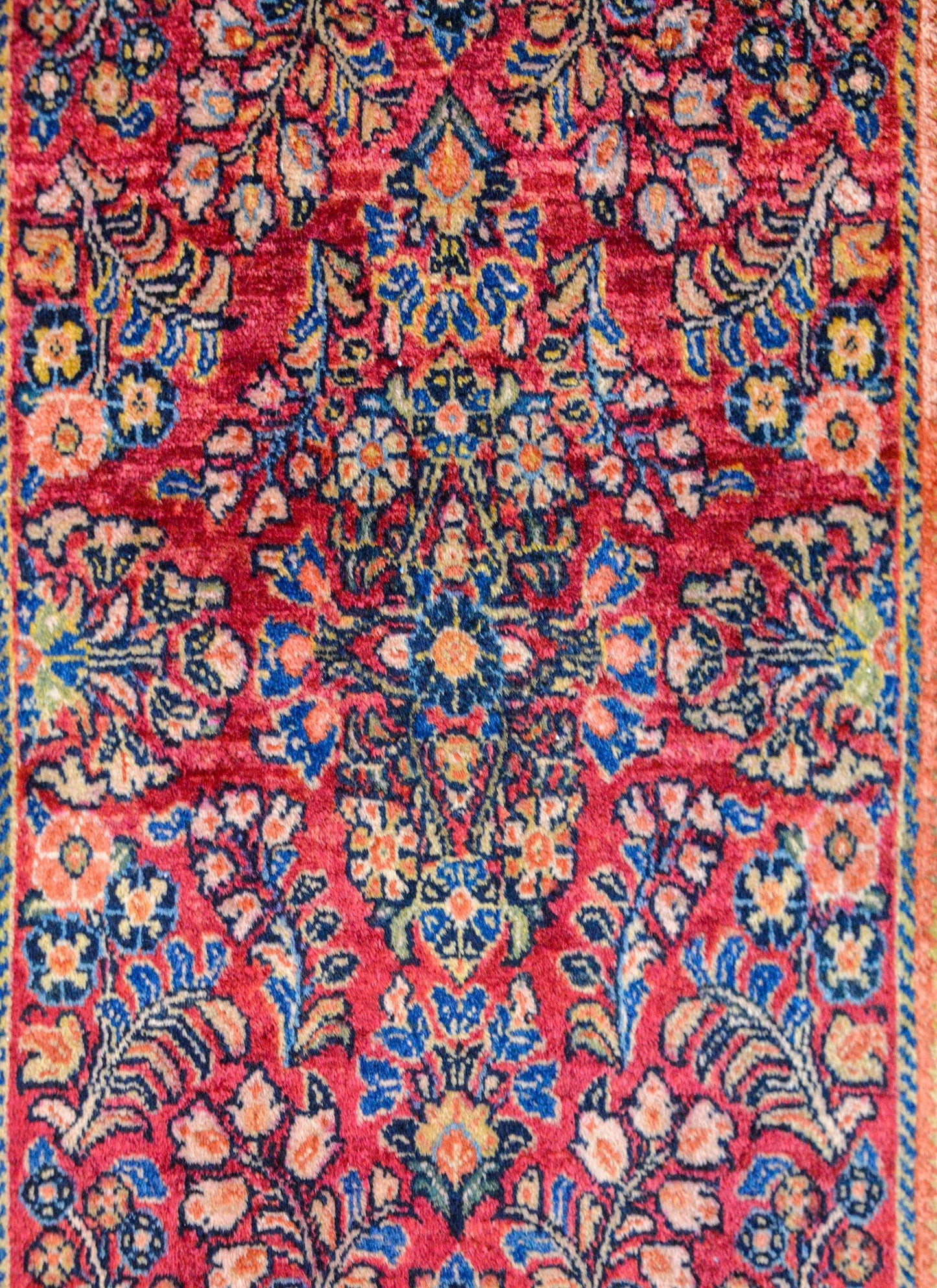 Early 20th Century Sarouk Rug For Sale