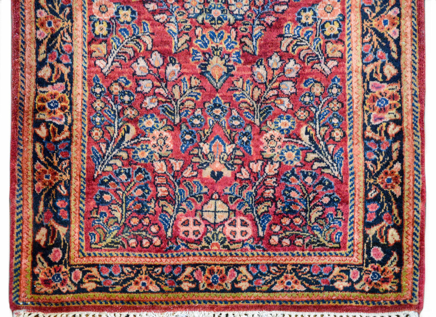 Early 20th Century Sarouk Rug For Sale