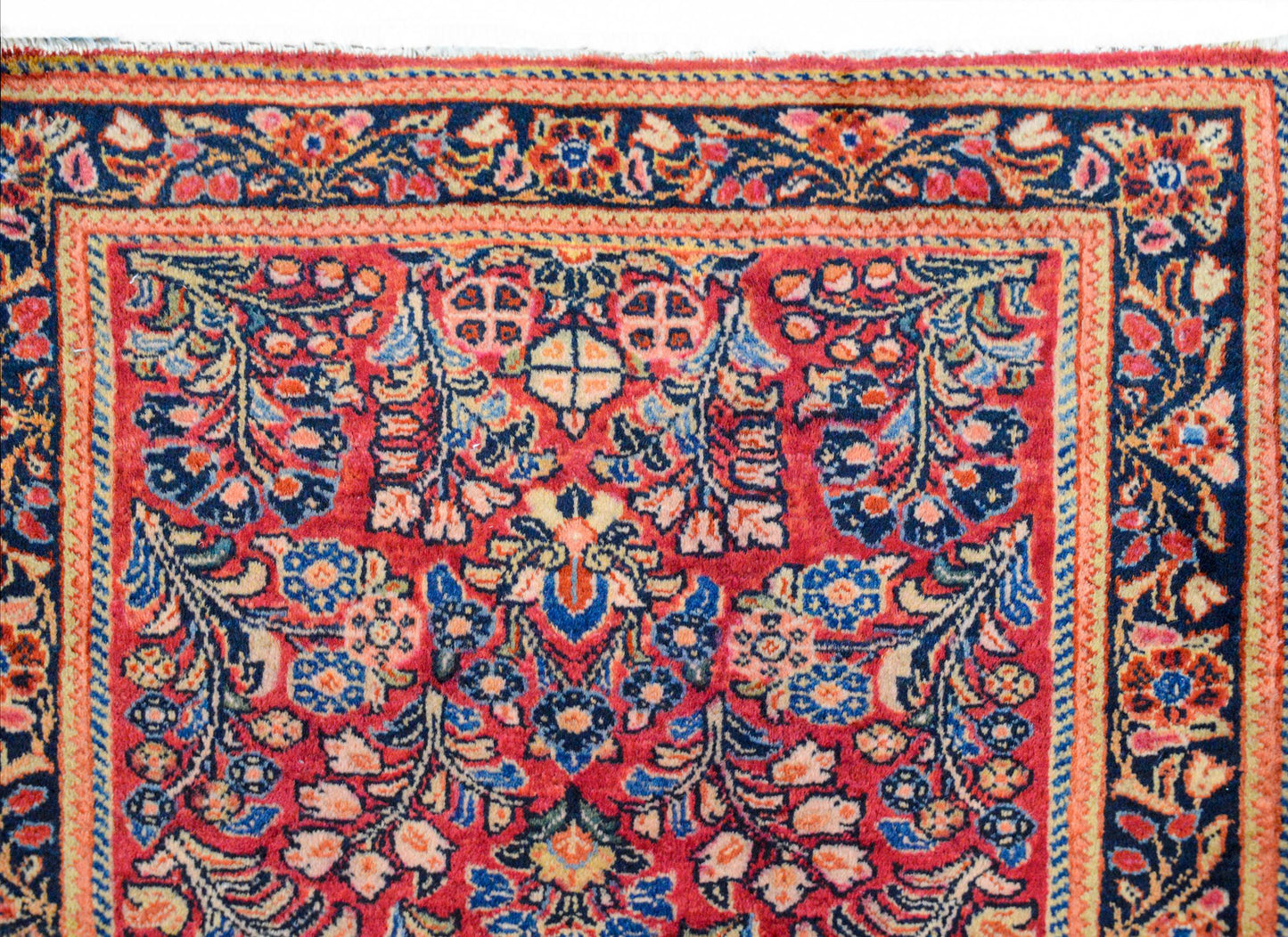 Early 20th Century Sarouk Rug For Sale